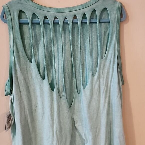 Super cute Torrid top size 3 NWT - Picture 2 of 5